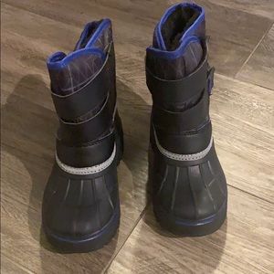 Little boys snow boots, size 9-10! Worn twice!